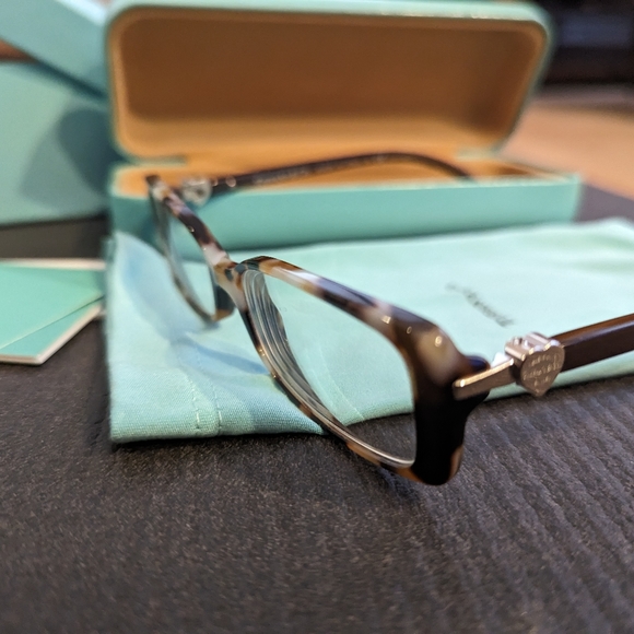 Tiffany glasses frame with a complete assortment. - Picture 4 of 6